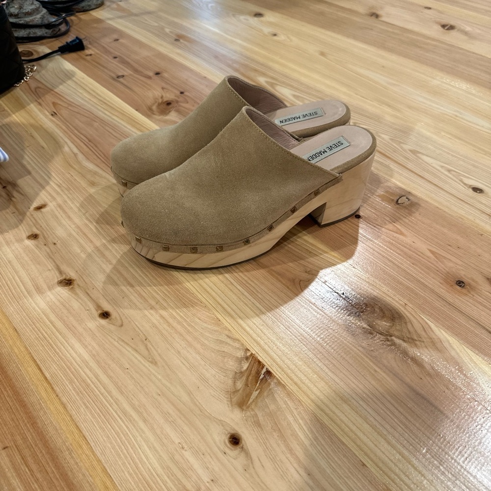 Steve Madden Tan Suede Clogs